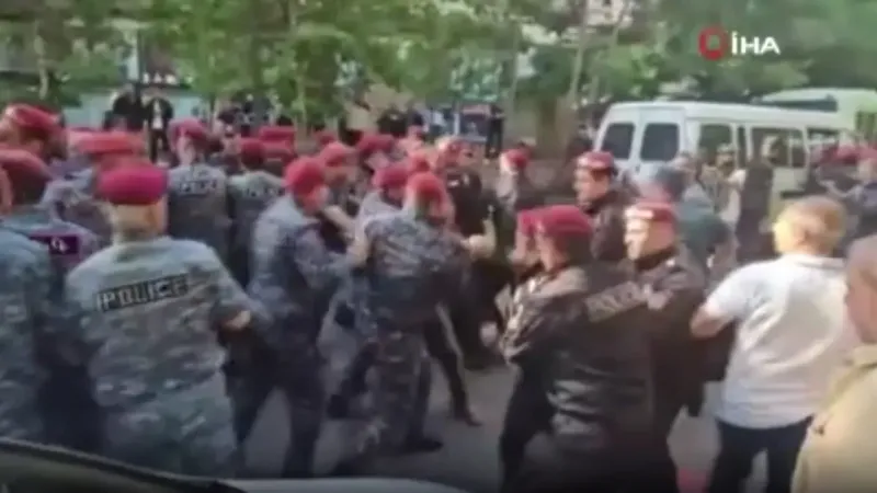 Ermenistan’da 4 köyün Azerbaycan’a iadesine karşı protesto: 226 gözaltı