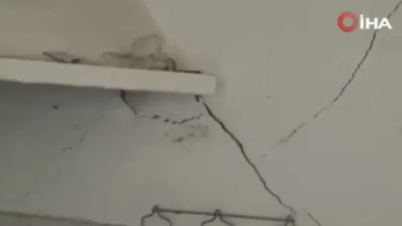 Çanakkale’de depremin ardından bazı evlerde çatlaklar oluştu