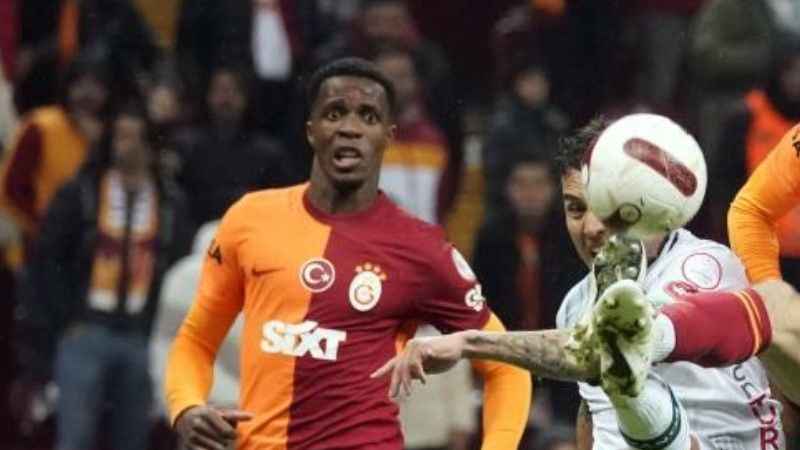 Wilfried Zaha 7. golünü Konyaspor'a attı