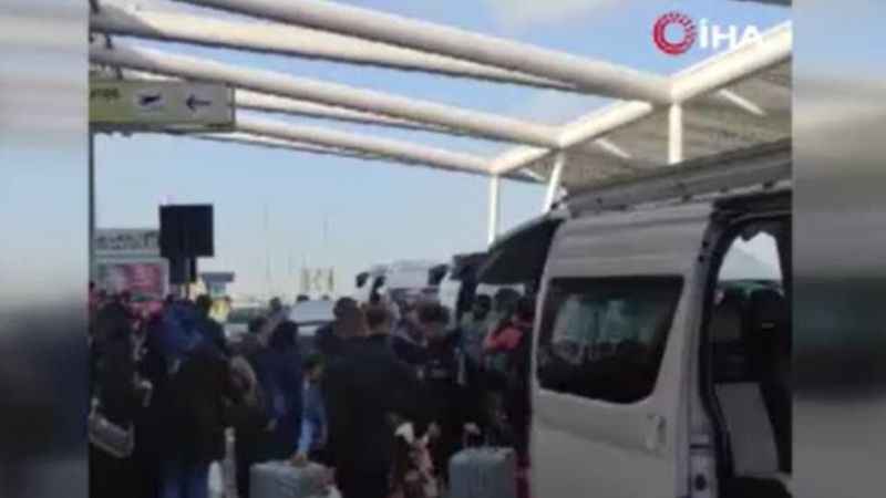 Gazze Şeridi'nden tahliye edilen 44 Türk vatandaşı Kahire Havalimanı'nda