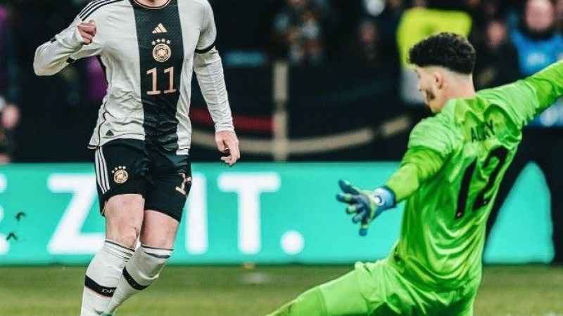 Altay Bayındır ilk defa Manchester United kalesinde