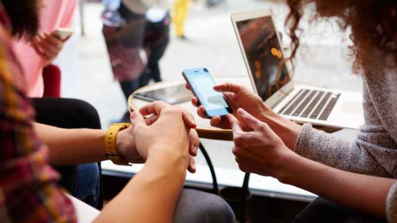 Sosyal medya çocuklarda özgüven eksikliği yaratabilir