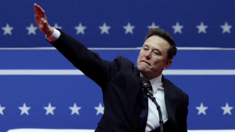 Elon Musk’ın hareketi Nazi selamına benzetildi