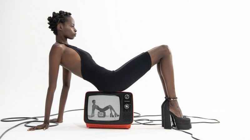 SEAMLESSTANCE’IN SPOR VE ŞIK ÜRÜNLERİ İLE IŞILDAYIN