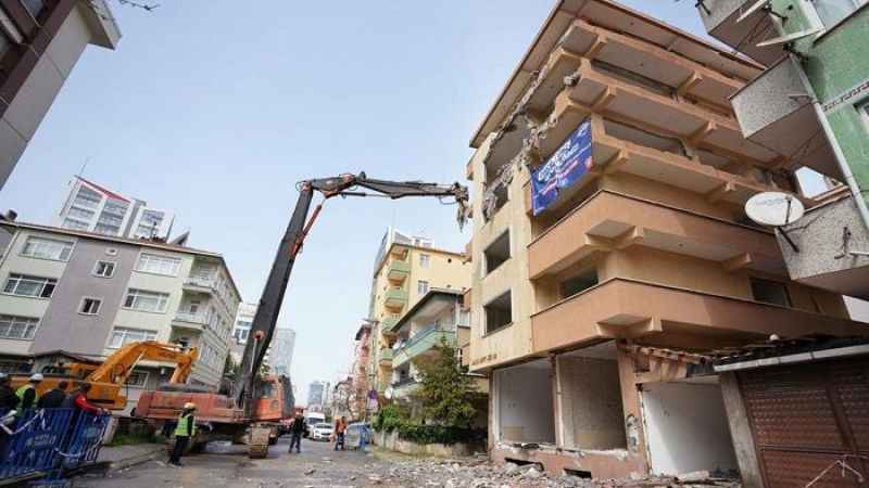 İstanbul'da Yüksek Riskli Binalardan İlki Kartal’da Yıkıldı