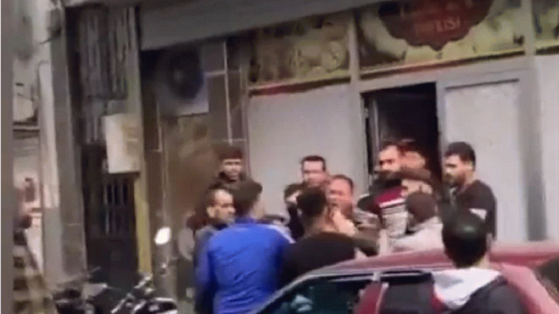 Suriyeliler birbirine girdi: Araba ve motorlarla dükkan bastılar!