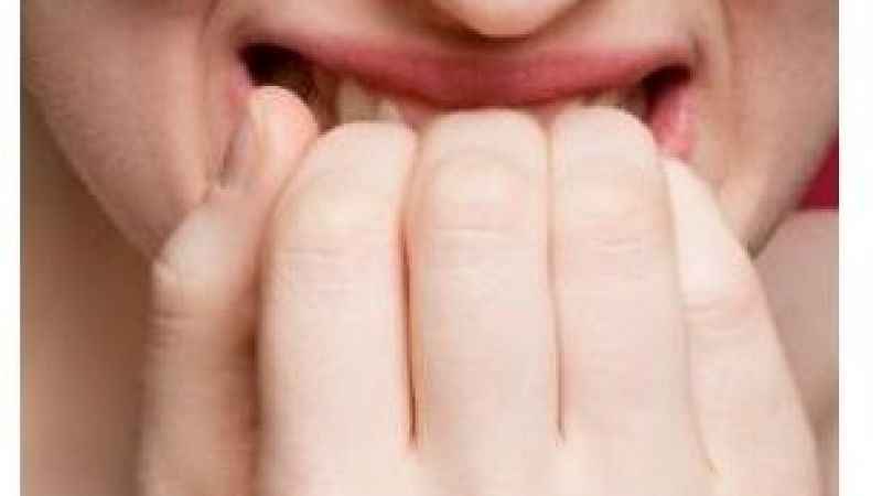 Tırnak yeme alışkanlığı neden olur?