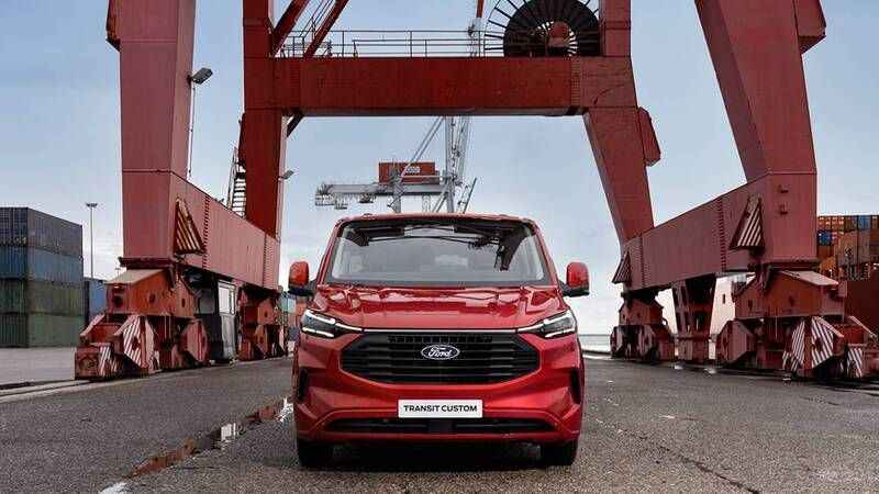 Yeni nesil Transit Custom ticarete sınıf atlatmaya hazır
