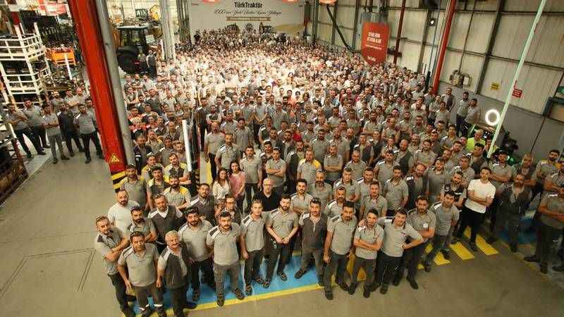 TürkTraktör’den 1000. yerli kazıcı yükleyici üretimi