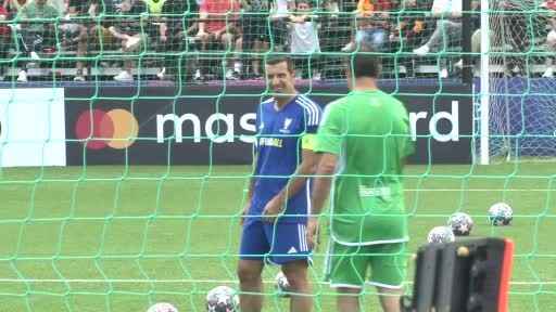 İstanbul'daki turnuvada eski yıldız futbolcular şov yaptı