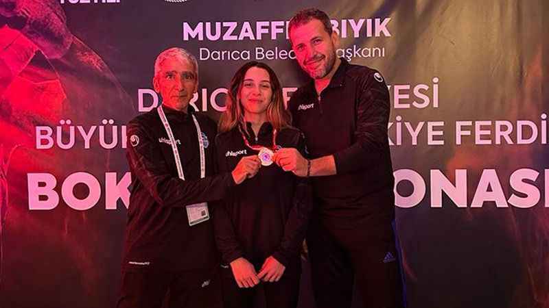 Tuzla'nın başarılı boksörü Gizem Nur Köknar Türkiye Şampiyonu