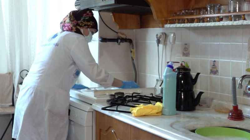 Tuzla Belediyesi ihtiyaç sahiplerine temizlik hizmeti veriyor