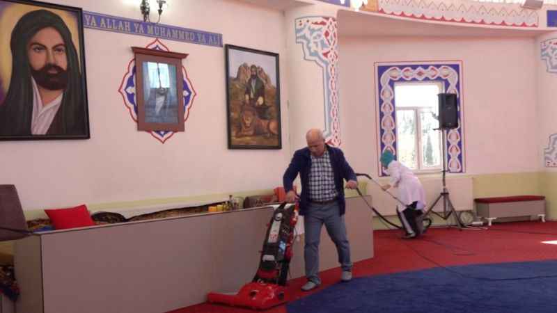 Tuzla'da ibadethaneler fonksiyonel aletlerle temizleniyor