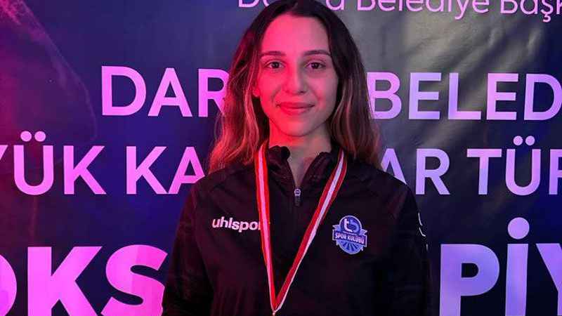 Tuzla'nın başarılı boksörü Gizem Nur Köknar Türkiye Şampiyonu