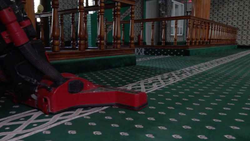 Tuzla'da ibadethaneler fonksiyonel aletlerle temizleniyor