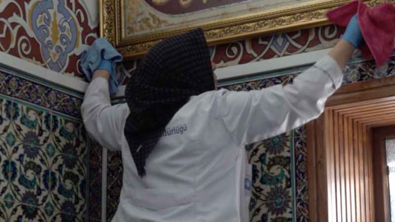 Tuzla'da ibadethaneler fonksiyonel aletlerle temizleniyor