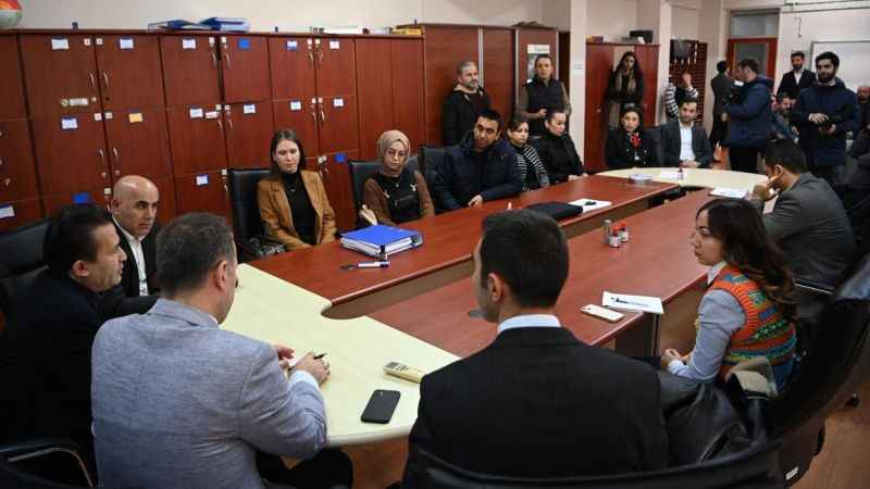 Tuzla'da bayrak töreninde şehitlere saygı duruşu