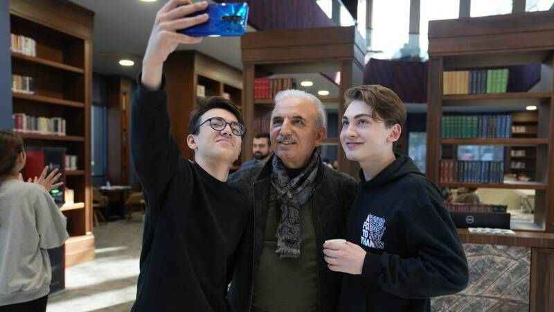 Ümraniye Belediyesi’nden üniversiteli gençlere 4,5 milyonluk eğitim desteği