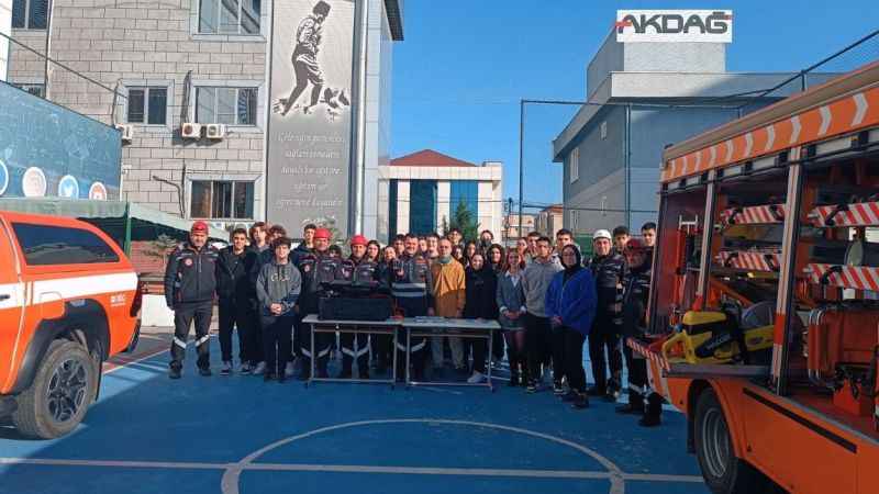 Ümraniye Belediyesi'nden depreme hazırlık tatbikatı