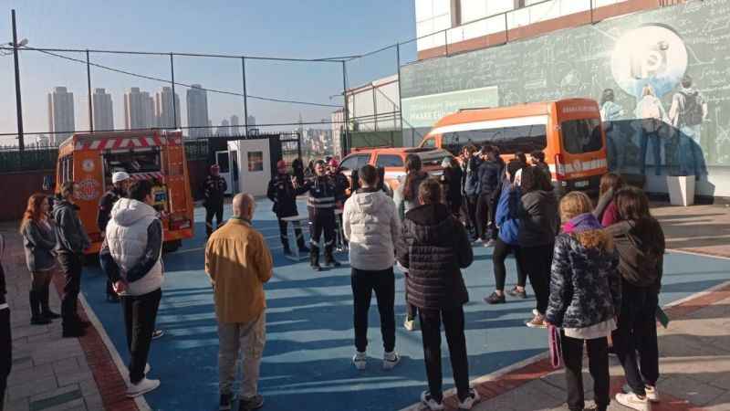 Ümraniye Belediyesi'nden depreme hazırlık tatbikatı