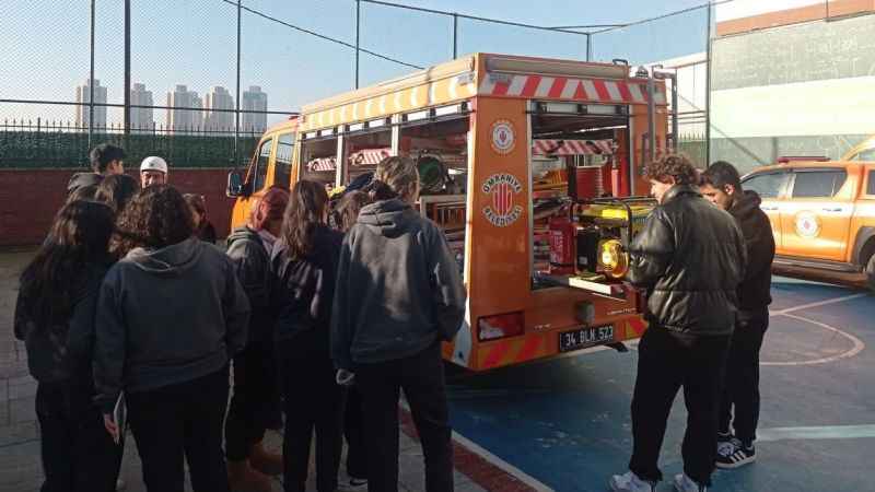 Ümraniye Belediyesi'nden depreme hazırlık tatbikatı