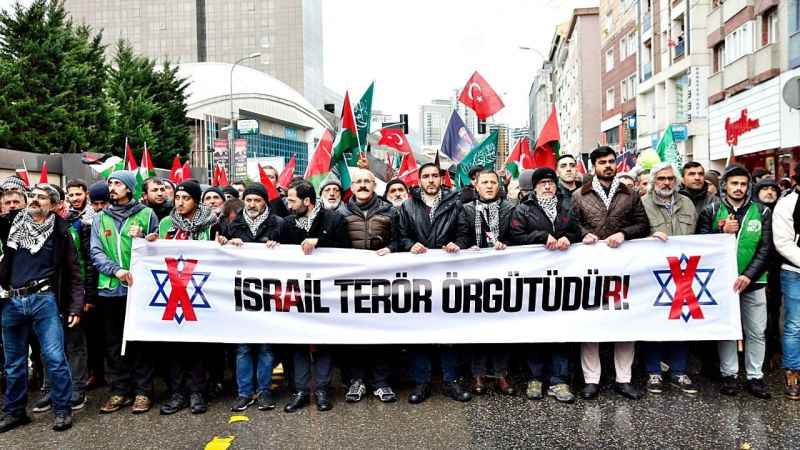 On binler Ümraniye'de Şehitler ve Filistin için yürüdü