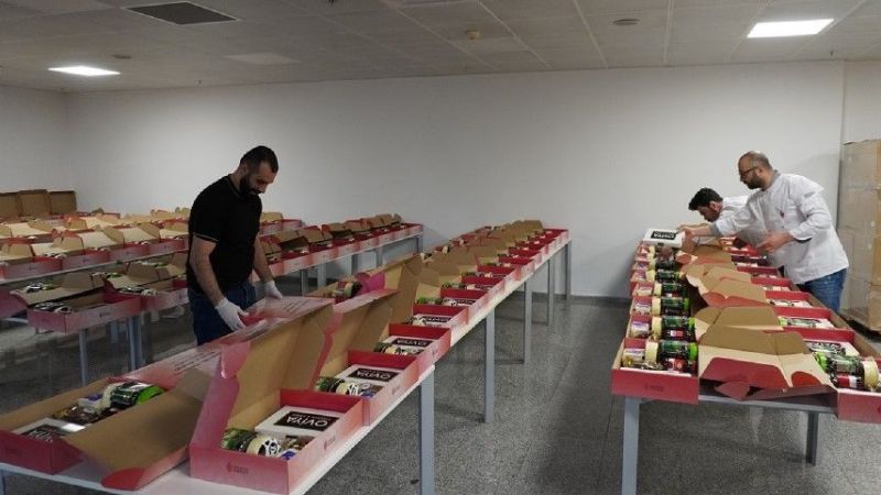 Ümraniye Belediyesi her gün gönül sofrasını evlerde kuruyor