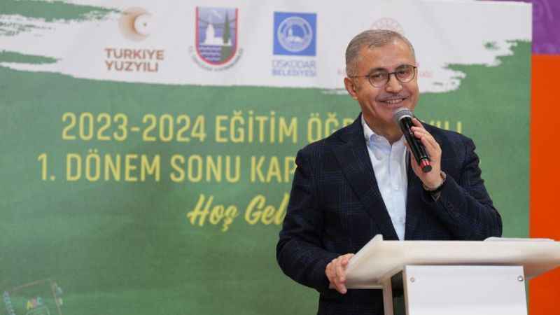 Başkan Hilmi Türkmen, öğrencilerin karne sevincini paylaştı