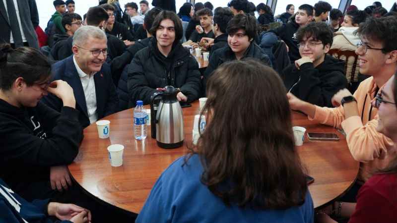 Hilmi Türkmen'den çocuklara Yarıyıl Tatil Paketi