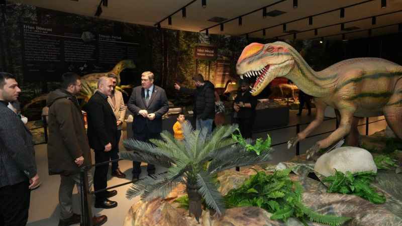 Hilmi Türkmen'den çocuklara Yarıyıl Tatil Paketi