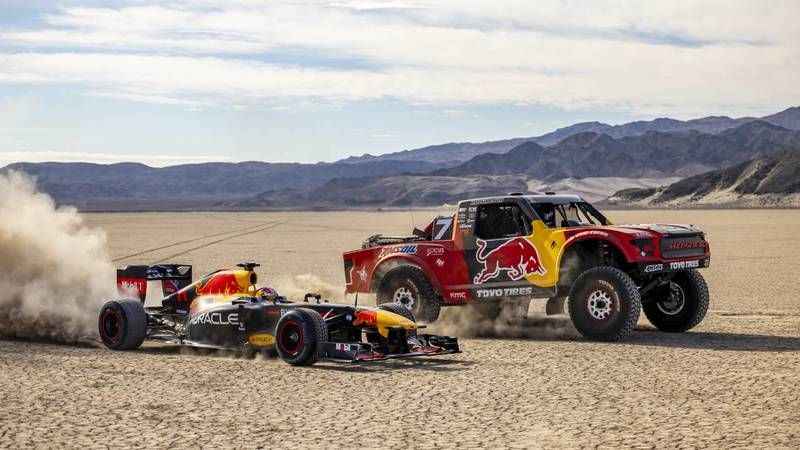 Sergio Perez ve Bryce Menzies’ten Las Vegas’ta Bambaşka Bir Yarış: ‘¡Vamos, Vegas!’ 