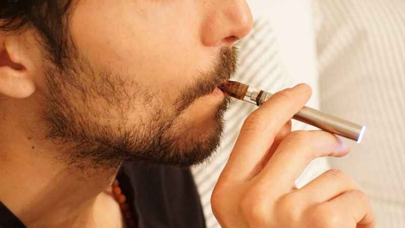 Elektronik sigara gençlerde astım riskini artırıyor