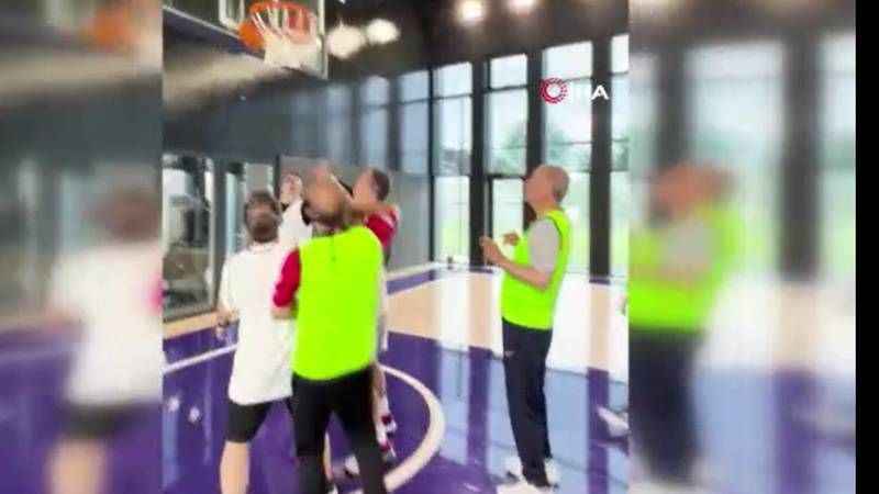 Eski Bakan Varank, Cumhurbaşkanı Erdoğan'la basketbol oynadı