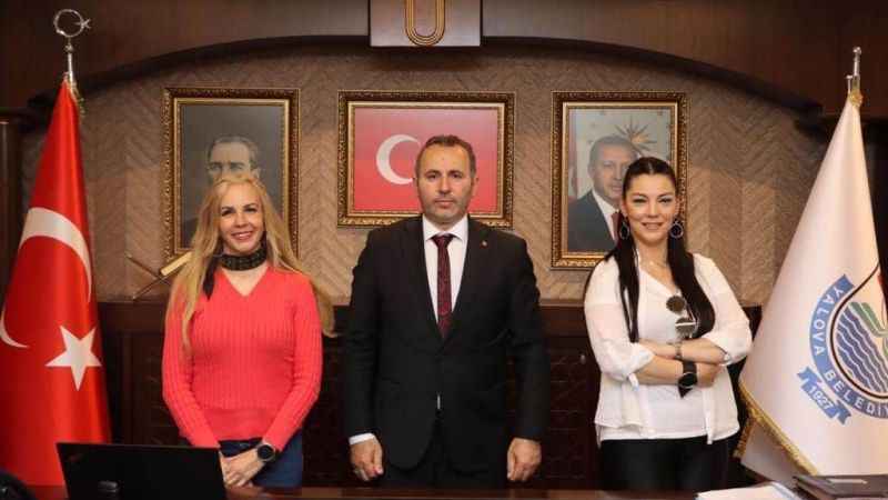 Rock Star Barış Gülay, Başkan Tutuk'la el şıkıştı