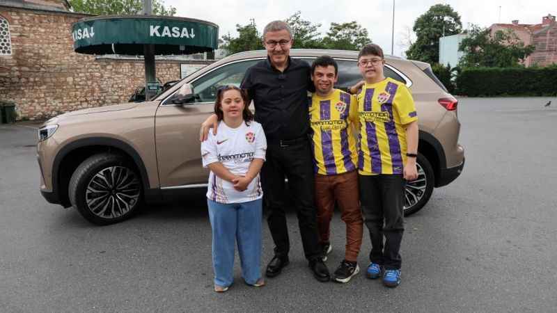 Eyüpsultanlı özel çocuklarla Togg turu Eyüpsultanlı özel çocuklarla Togg turu