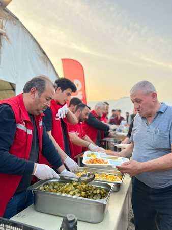 Çare Derneği 133. günde de depremzedelerle