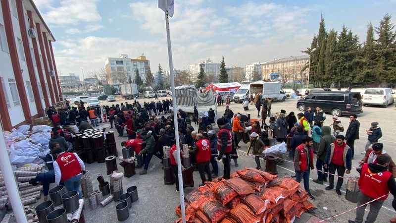 Çare Derneği 133. günde de depremzedelerle
