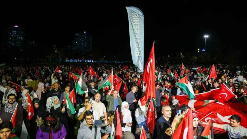 Başakşehir'de Filistin'e destek mitingine yoğun ilgi