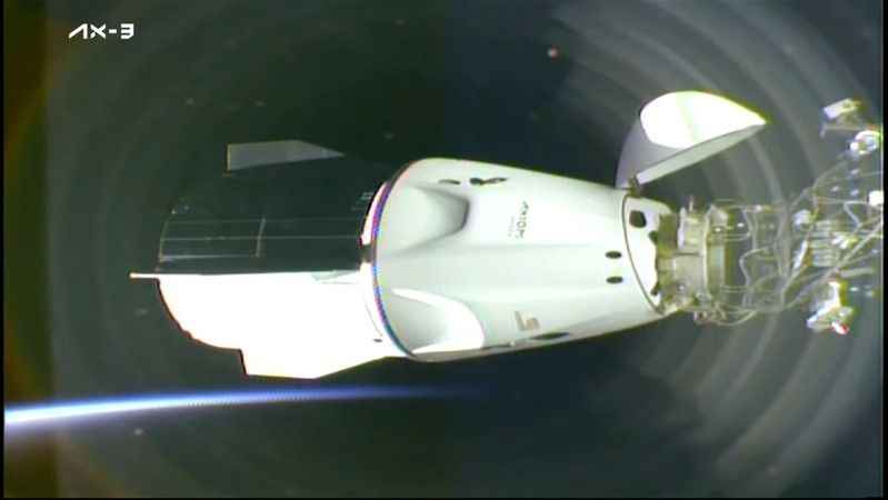 Dragon kapsülü Uluslararası Uzay İstasyonu'na kenetlendi