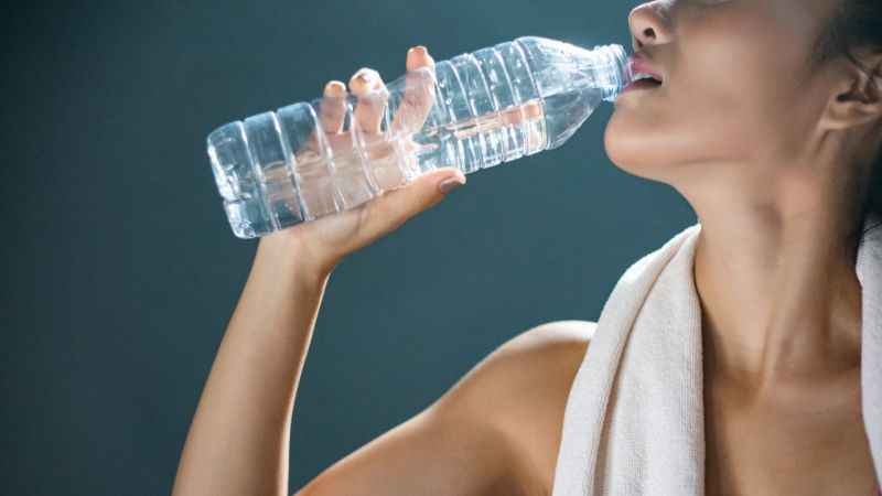 Günde en az 8 bardak su içilmeli