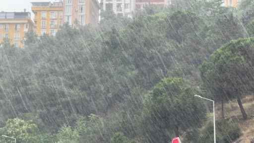 İstanbul’da sağanak yağış etkili oldu