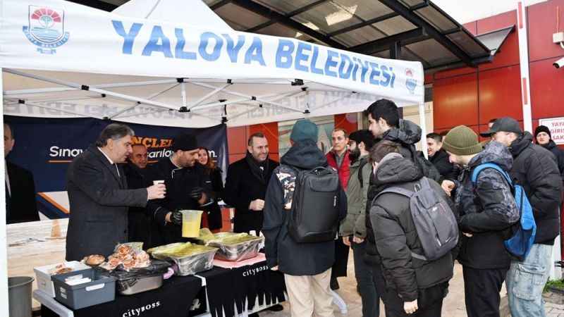 Yalova'da sınav haftası öğrencilere sıcak çorba jesti