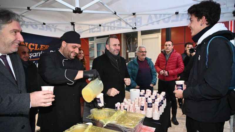 Yalova'da sınav haftası öğrencilere sıcak çorba jesti