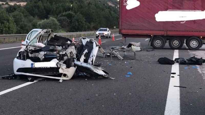 Ankara-İstanbul otobanında kaza: 3 ölü, 1 yaralı
