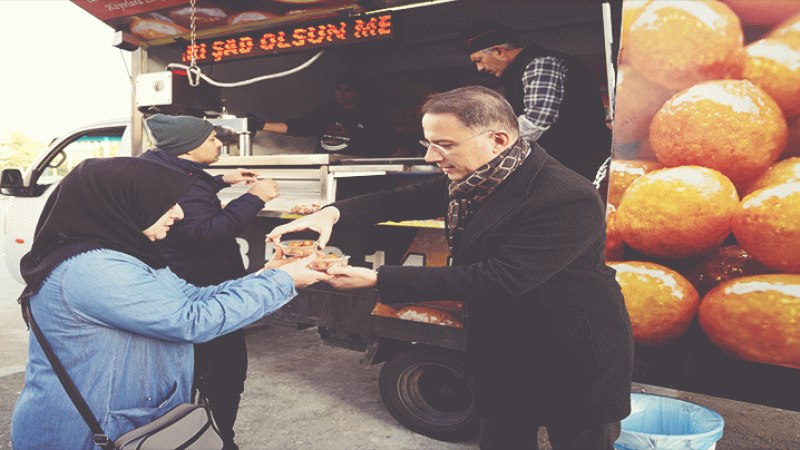 Beylikdüzü'nde şehitler için lokma dağıtıldı