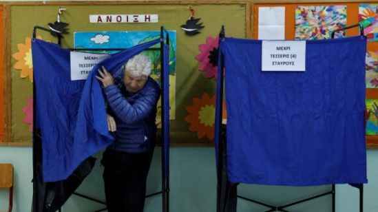 Yunanistan’da halk sandık başına gitti