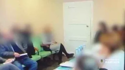 Ukrayna'da milletvekili toplantı ortasında el bombalarını patlattı