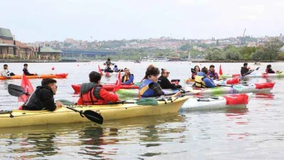 Haliç'te 19 Mayıs kutlamasında Başkan Köken kürek çekti