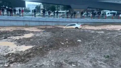 4 kişinin hayatını kaybettiği köprülü kavşakta sel anı kameraya yansıdı