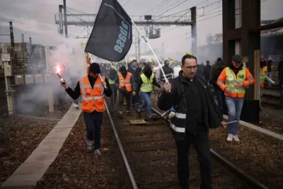 Fransa’da emeklilik reformuna karşı protestolar sürüyor: 27 gözaltı